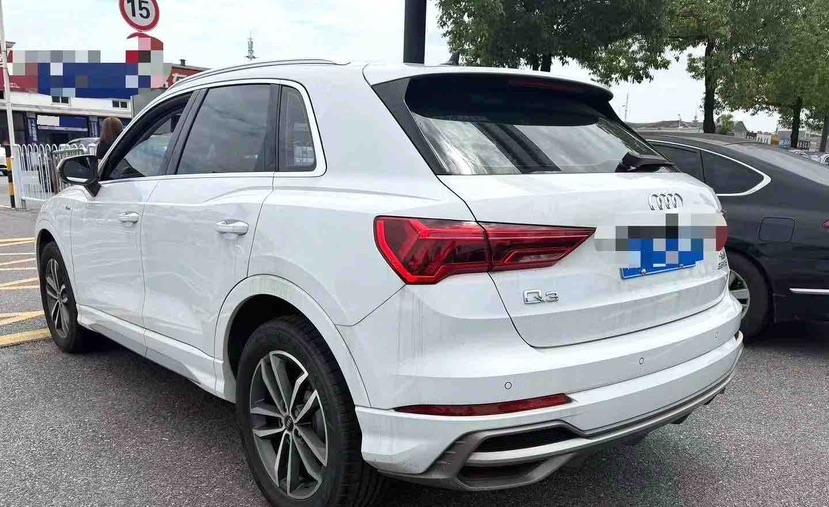 Audi Q3 2023 car image #4