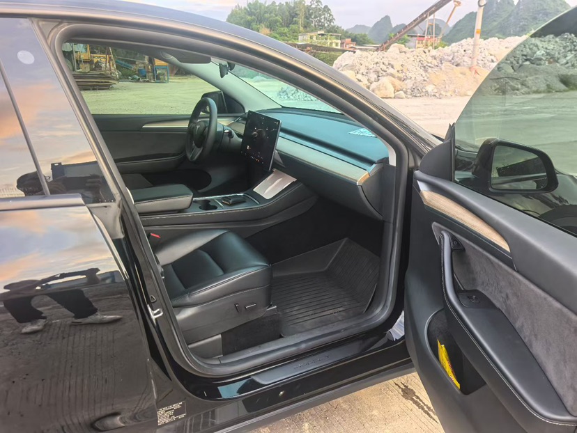 Tesla Model Y 2022 car image #7