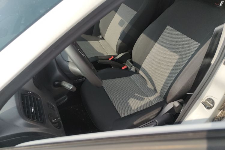 Volkswagen Polo 2018 car image #15