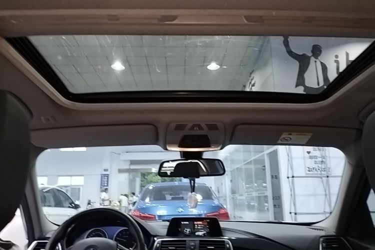 BMW 3 Series 2018 imagen de coche #18