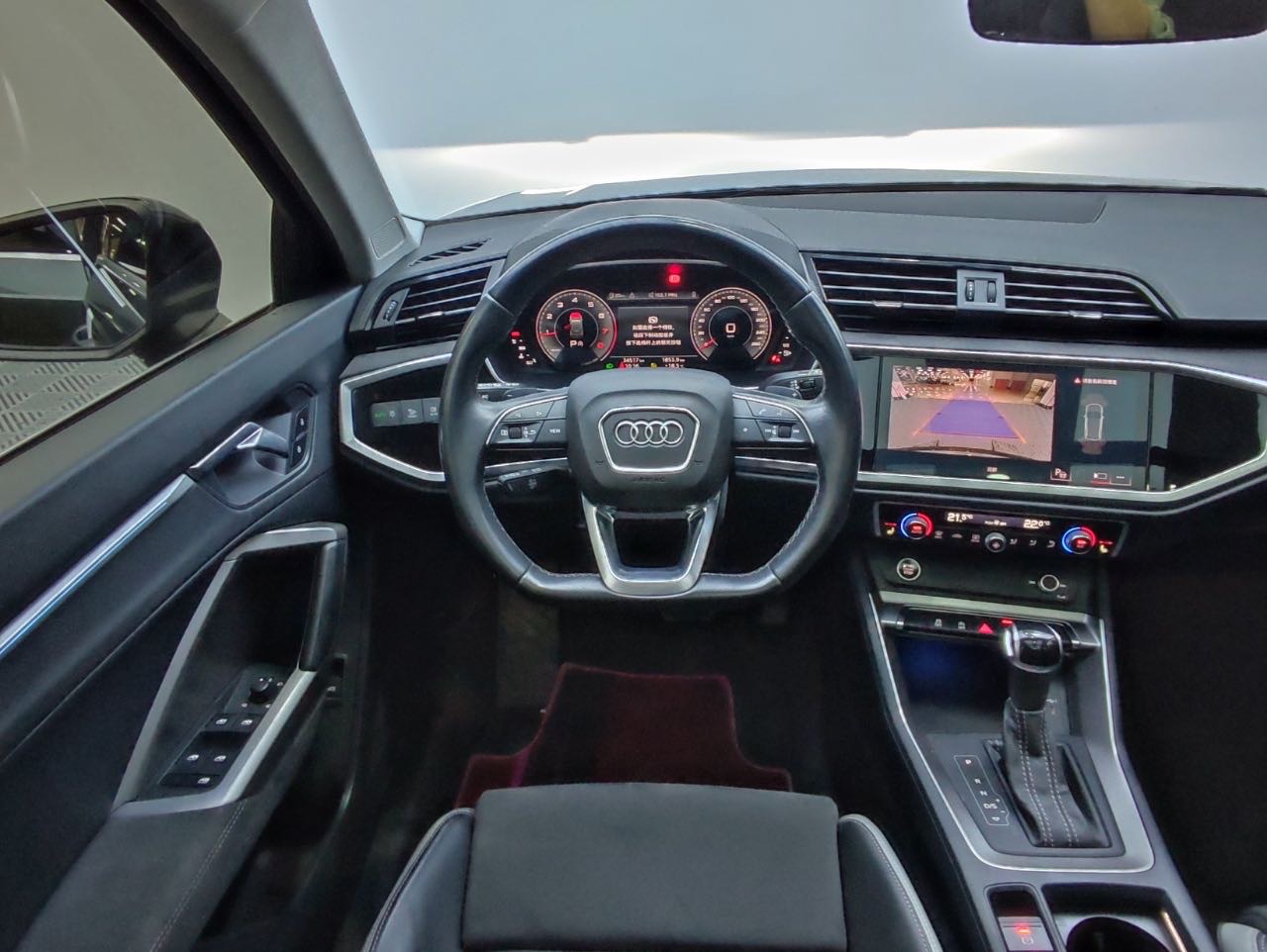 Audi Q3 2022 car image #9