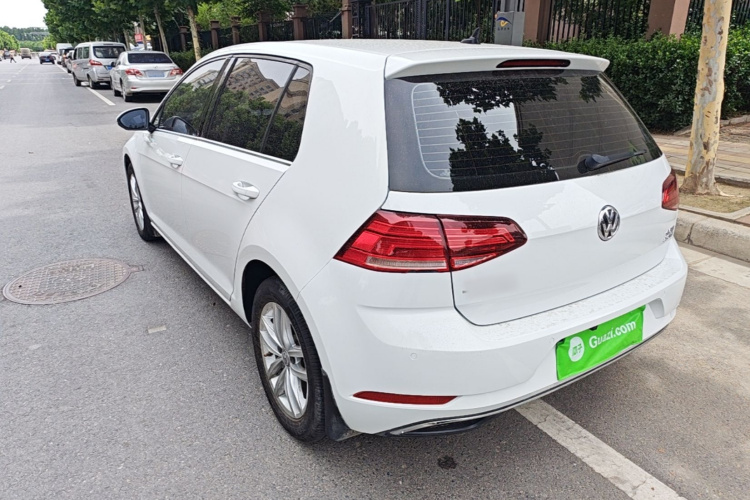 Volkswagen Golf 2018 car image #5