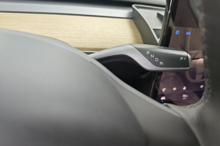 Tesla Model Y 2023 #18 Tesla Model Y 2023 car image #18