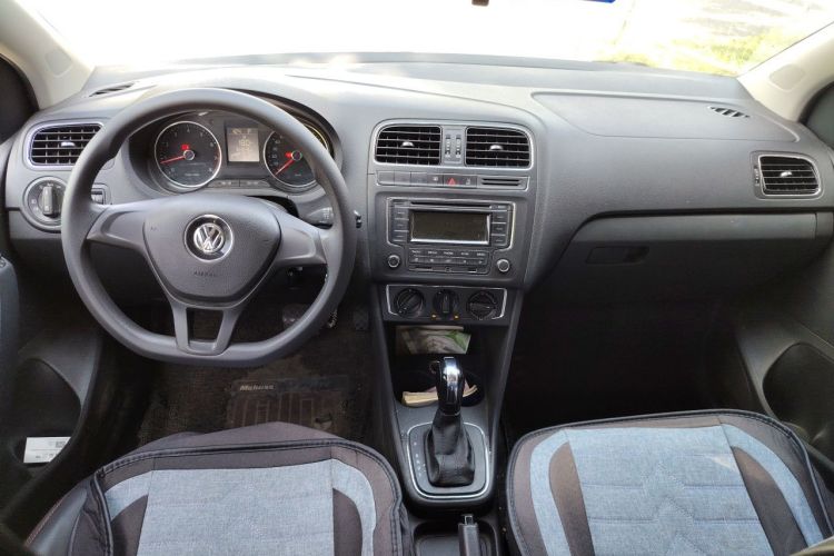 Volkswagen Polo 2014 car image #12