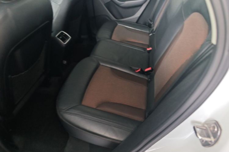 Audi Q3 2018 car image #17