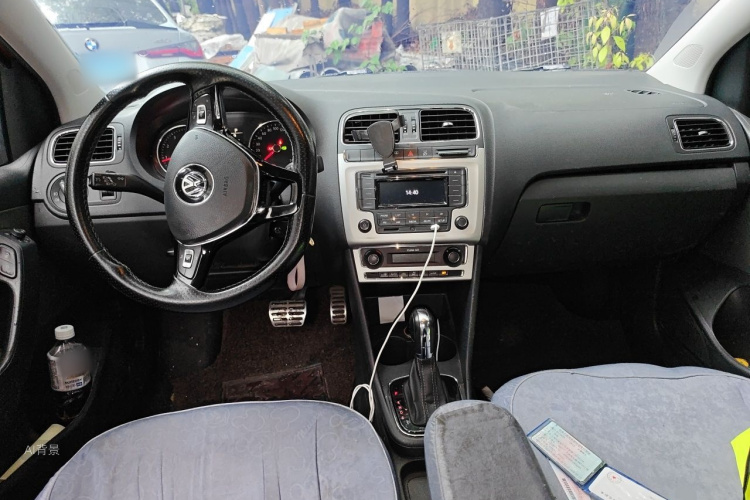 Volkswagen Polo 2016 car image #11