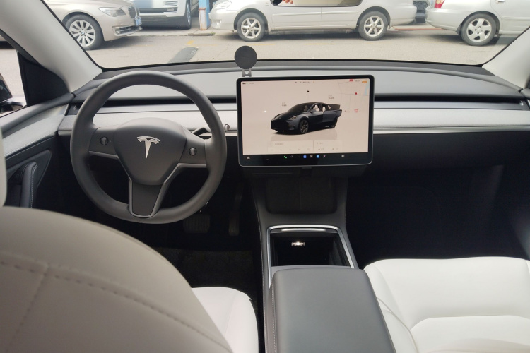 Tesla Model Y 2024 #10 Tesla Model Y 2024 car image #10