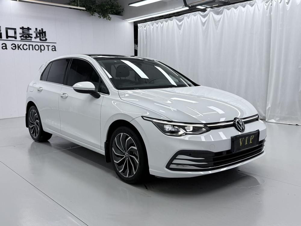 Volkswagen Golf 2022 car image #3