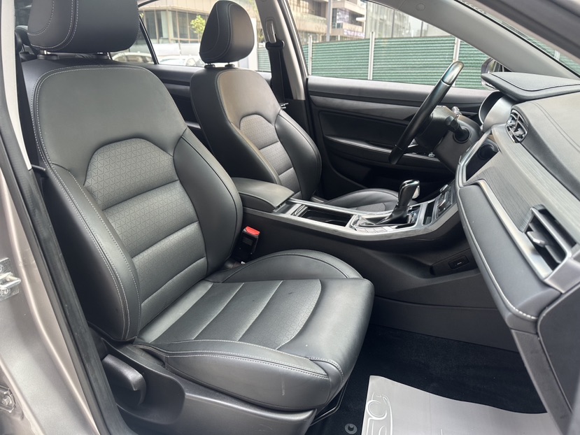 GEELY Emgrand 2021 car image #9