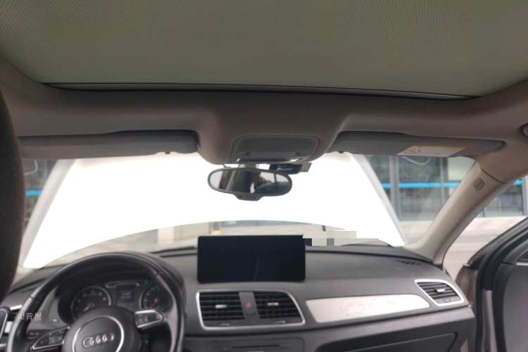 Audi Q3 2016 car image #20