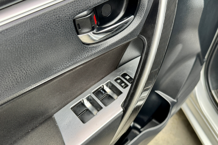 Toyota Corolla 2016 immagine di auto #17