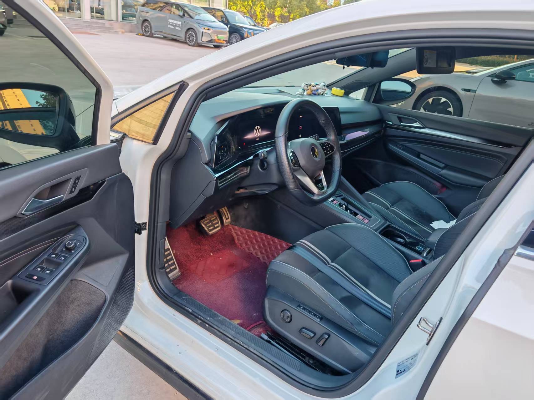 Volkswagen Golf 2022 car image #3