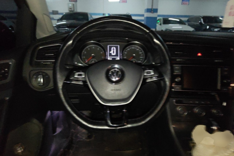 Volkswagen Golf 2018 car image #11