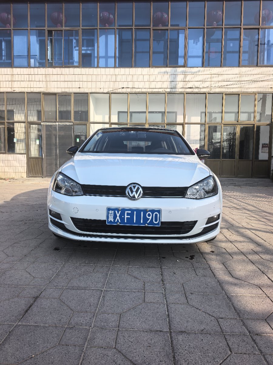 Volkswagen Golf 2017 car image #2