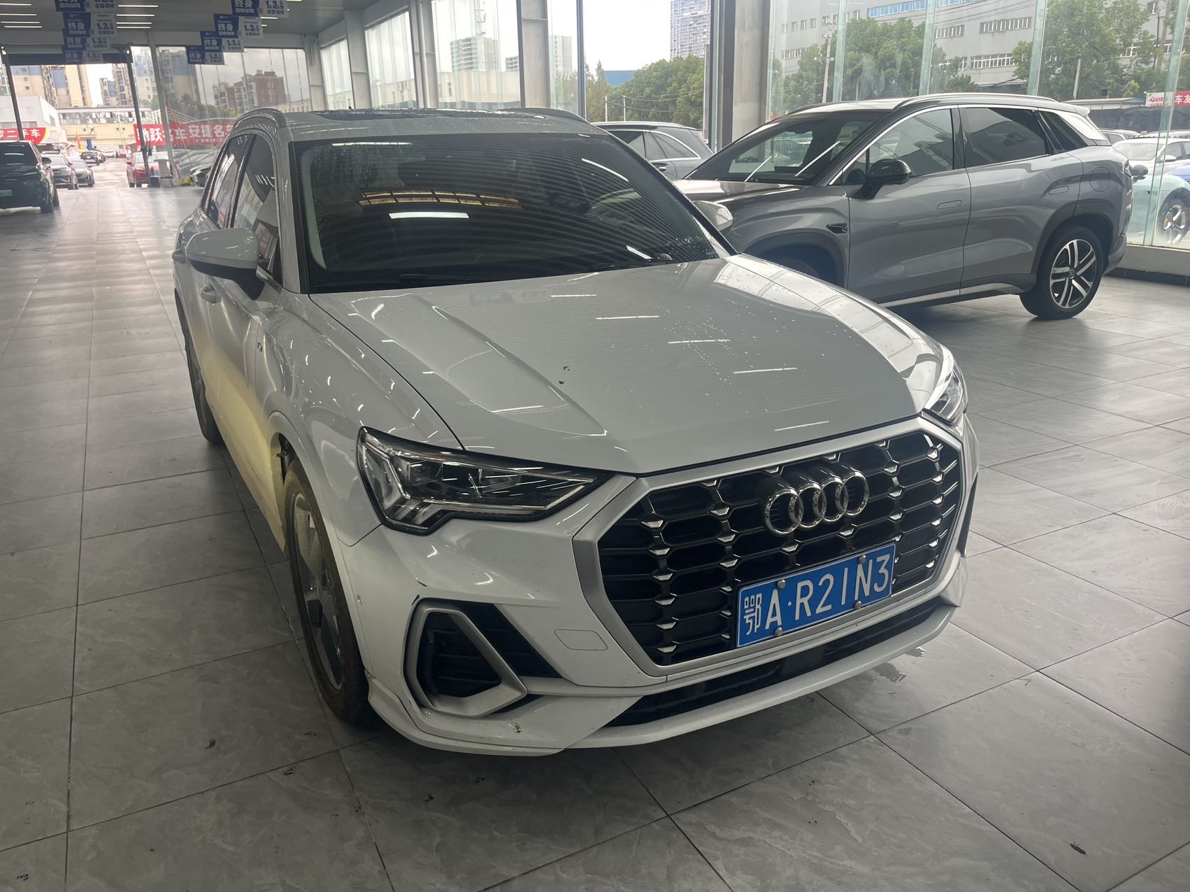 Audi Q3 2022 car image #3