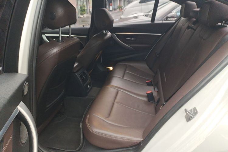 BMW 3 Series 2019 car image #13