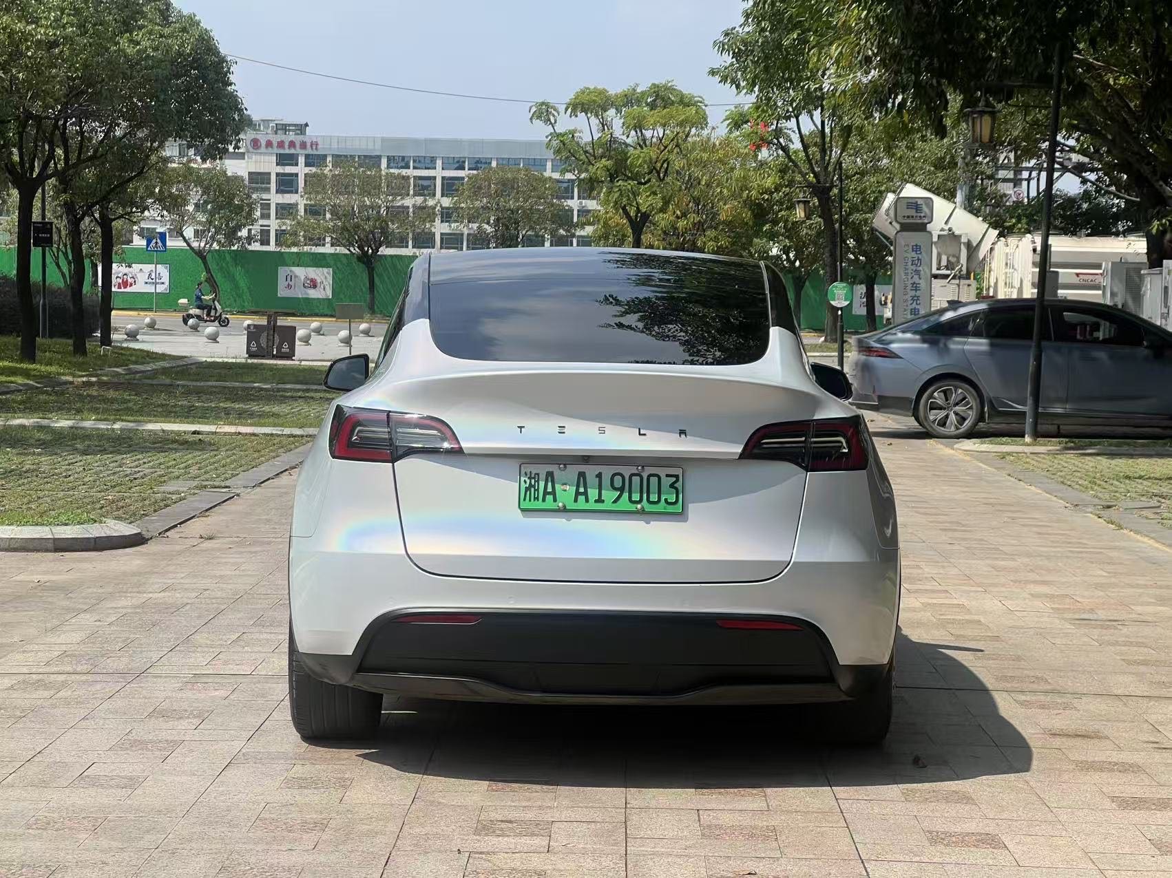 Tesla Model Y 2021 #5 Tesla Model Y 2021 car image #5