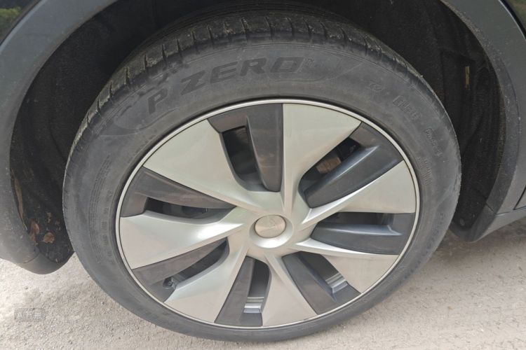 Tesla Model Y 2022 car image #9