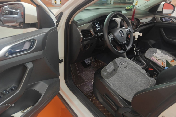 Volkswagen T-Cross 2020 #18 Volkswagen T-Cross 2020 car image #18