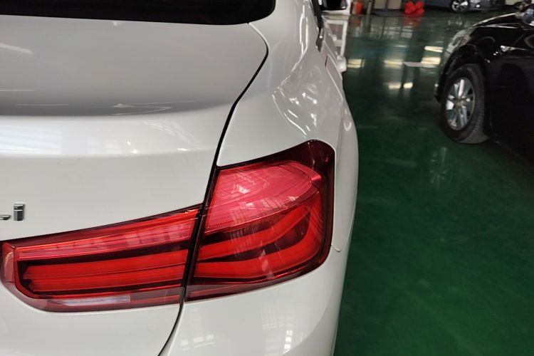 BMW 3 Series 2017 #8 BMW 3 Series 2017 car image #8