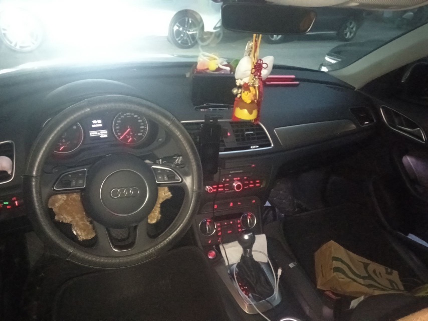 Audi Q3 2018 car image #4