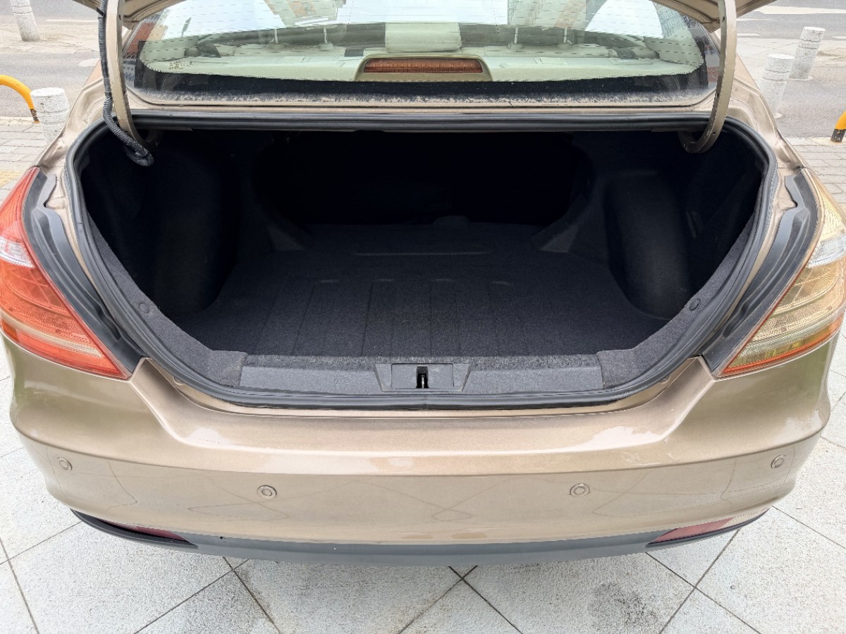 GEELY Emgrand 2015 #4 GEELY Emgrand 2015 car image #4