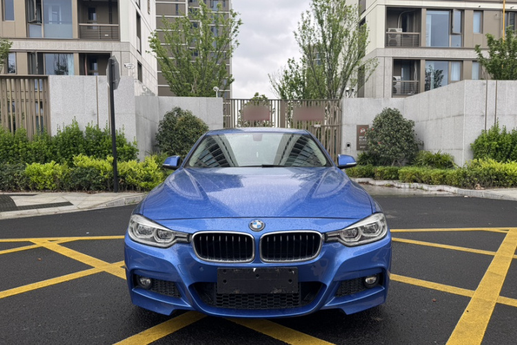 BMW 3 Series 2018 immagine di auto #6