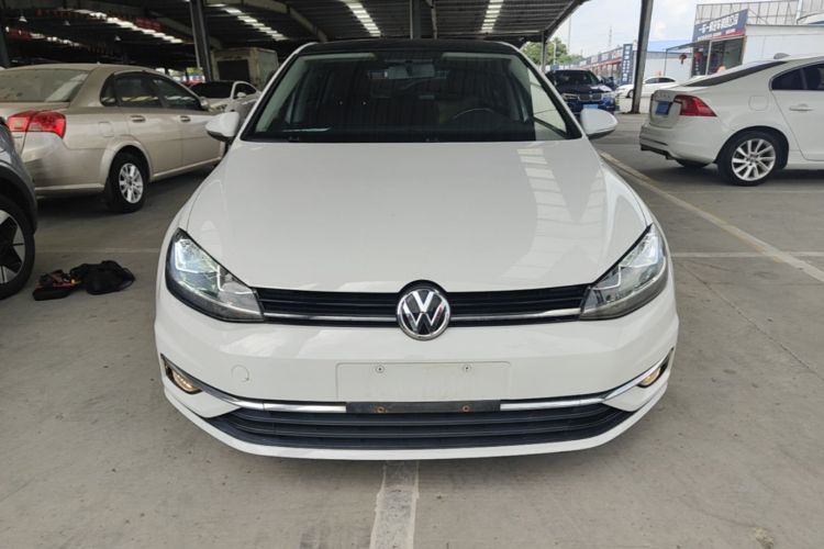 Volkswagen Golf 2018 car image #3