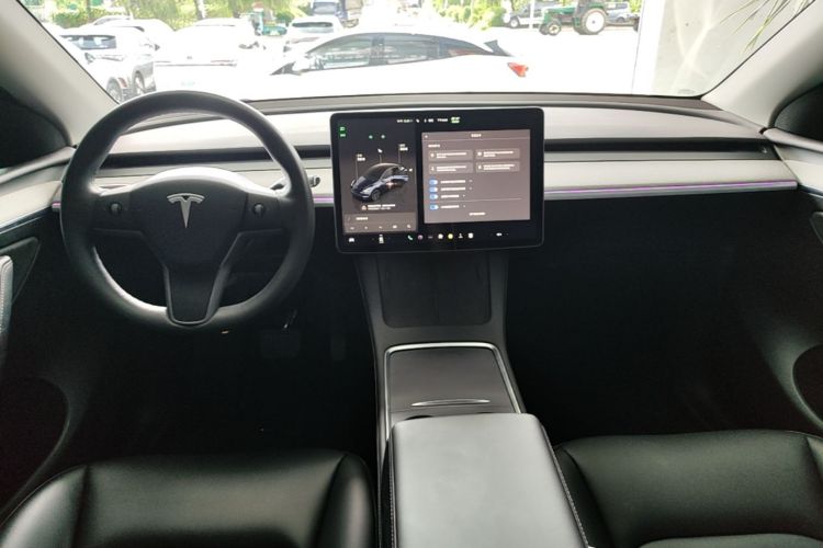 Tesla Model Y 2024 #10 Tesla Model Y 2024 car image #10