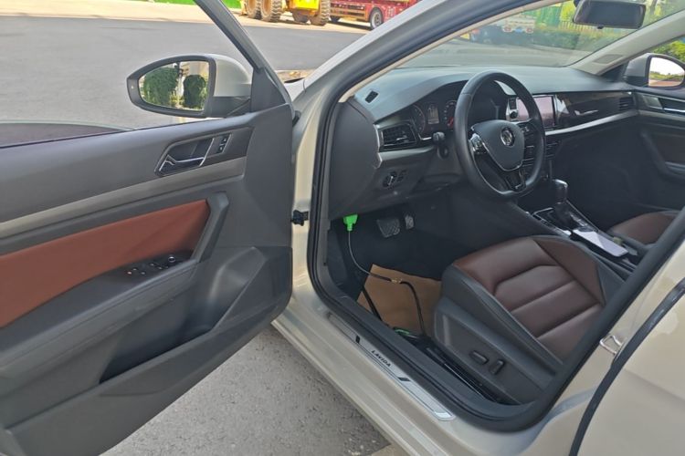 Volkswagen Lavida 2018 car image #16