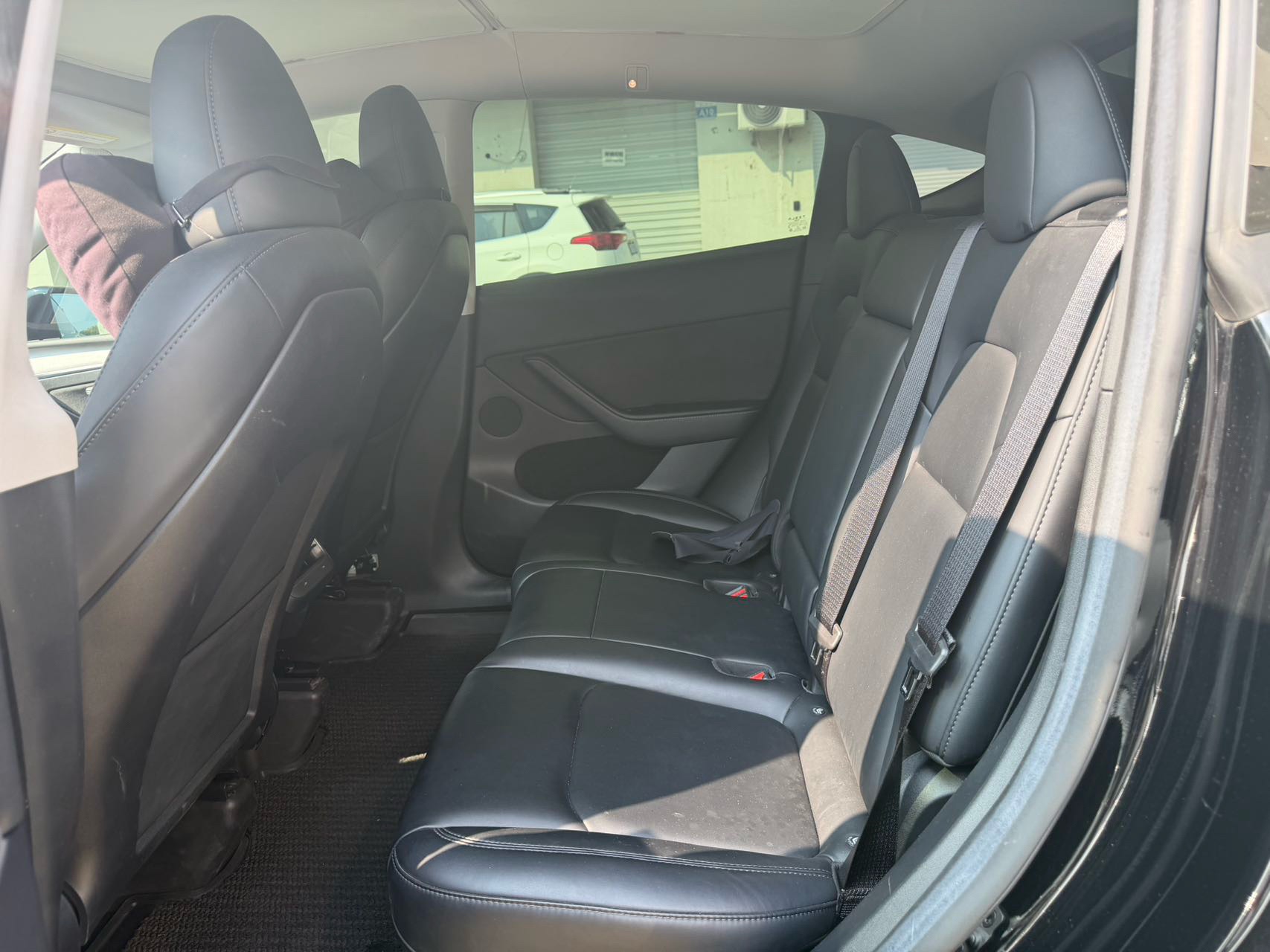 Tesla Model Y 2023 #4 Tesla Model Y 2023 car image #4
