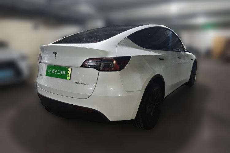 Tesla Model Y 2023 #5 Tesla Model Y 2023 car image #5