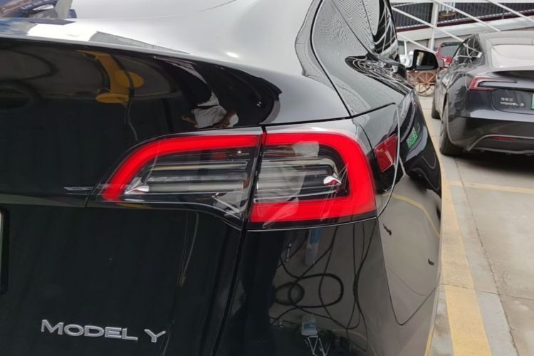 Tesla Model Y 2022 #8 Tesla Model Y 2022 car image #8