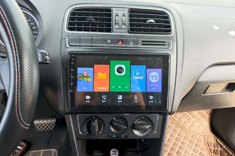 Volkswagen Polo 2015 صورة سيارة #21