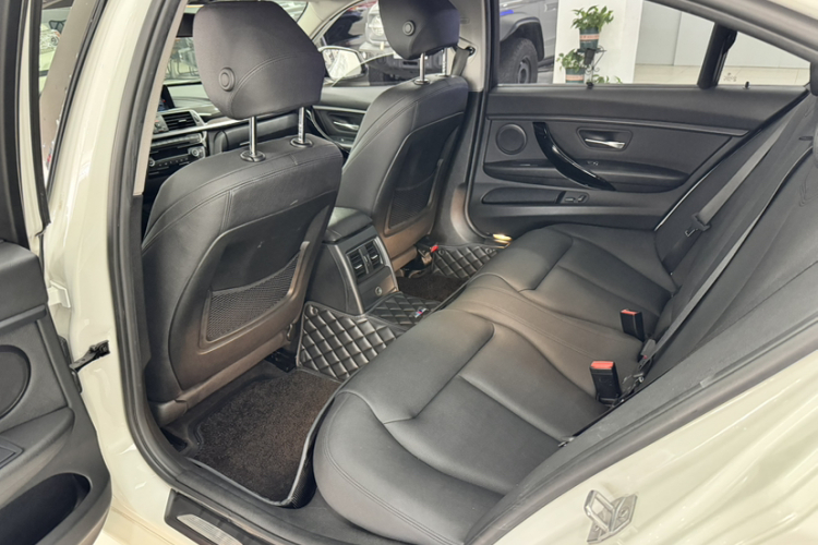BMW 3 Series 2018 #14 BMW 3 Series 2018 car image #14