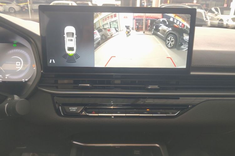 GEELY Emgrand 2024 car image #17