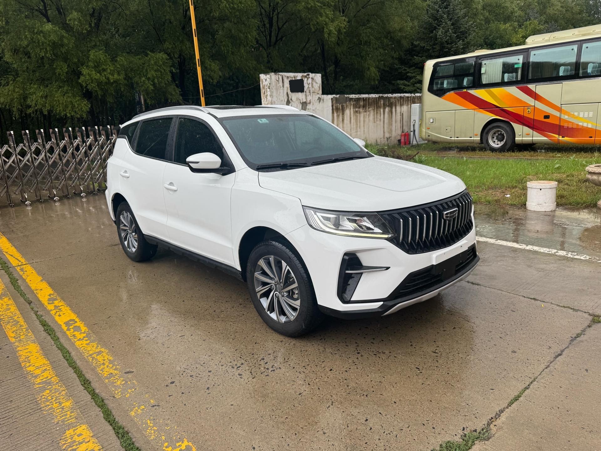 GEELY Vision X6 2022 car image #3