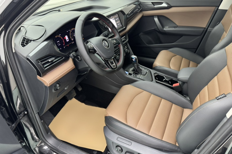 Volkswagen Tharu 2018 car image #15