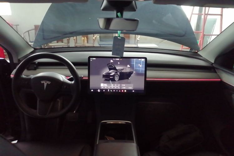 Tesla Model Y 2023 car image #10