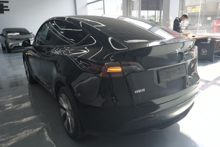 Tesla Model Y 2023 #5 Tesla Model Y 2023 immagine di auto #5