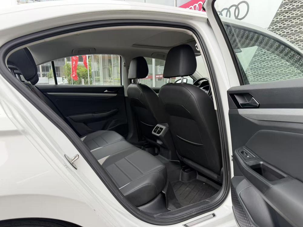 2019 car image #8