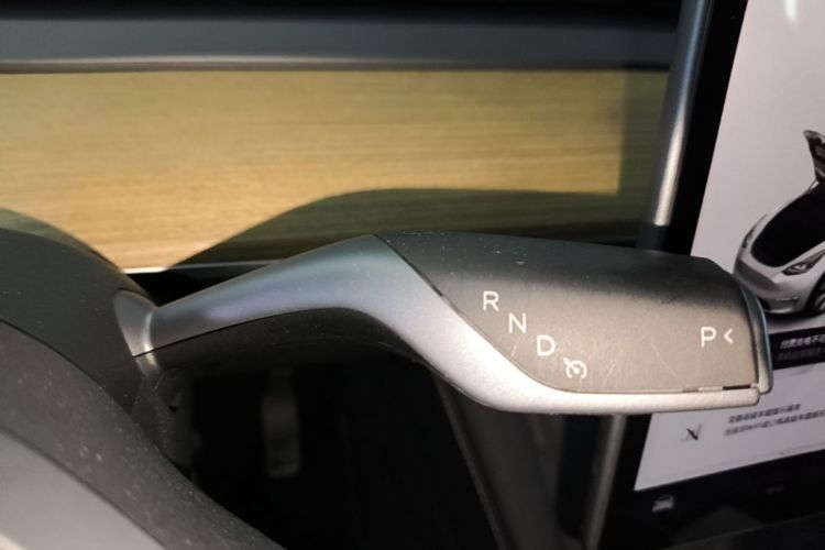 Tesla Model Y 2022 car image #14