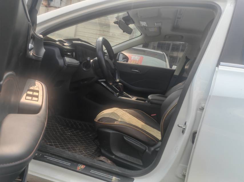 Roewe i5 2023 immagine di auto #6