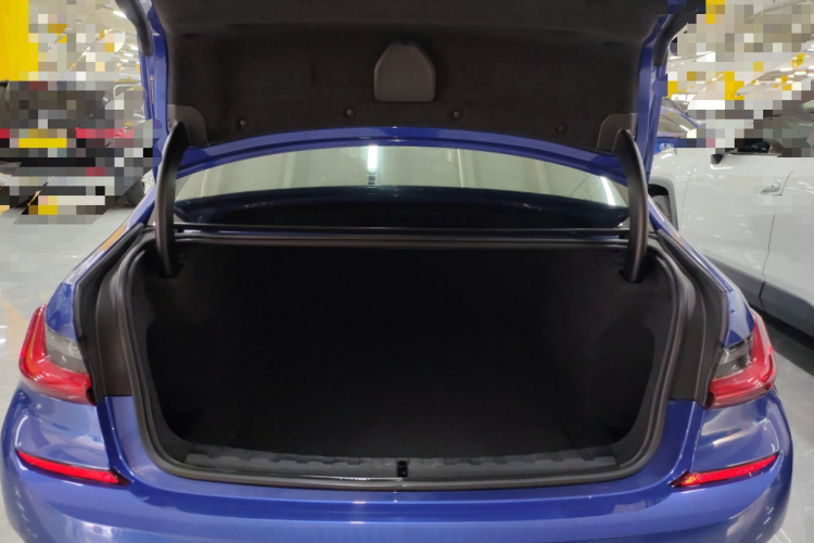 BMW 3 Series 2019 изображение автомобиля #19