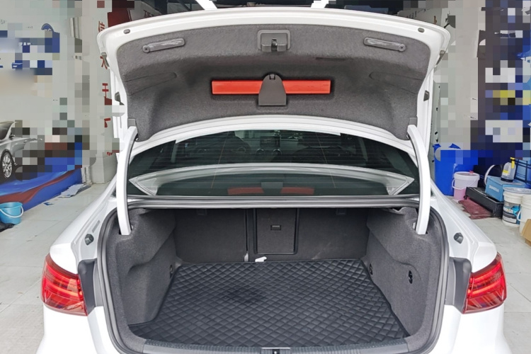 Audi A3 2018 car image #19