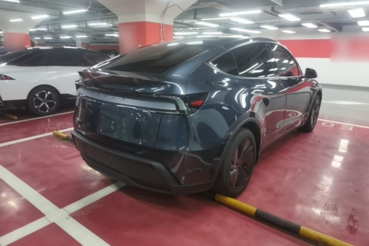 Tesla Model Y 2025 #7 Tesla Model Y 2025 car image #7