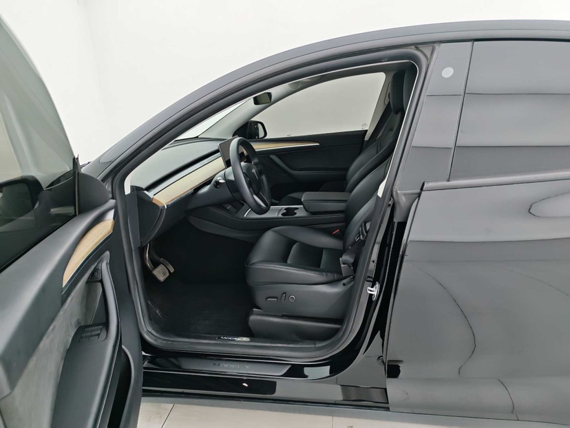 Tesla Model Y 2023 #3 Tesla Model Y 2023 car image #3