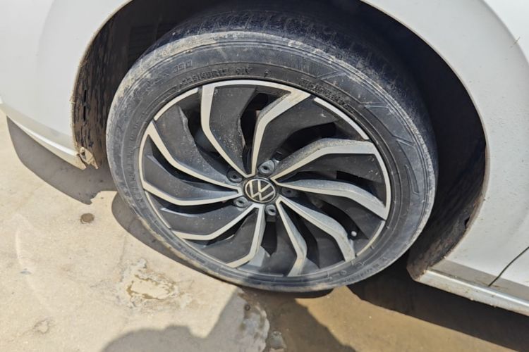 Volkswagen Golf 2020 car image #9