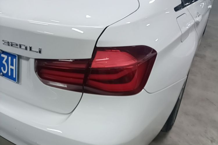 BMW 3 Series 2019 car image #8