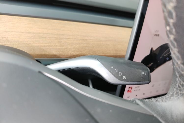 Tesla Model 3 2020 car image #18